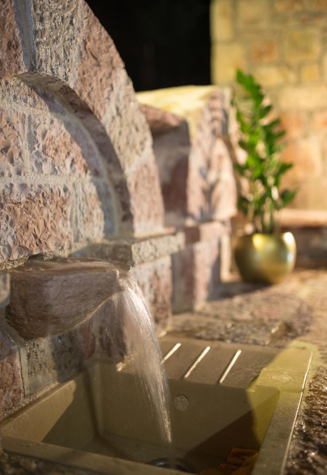 Old Stone House Villas ティヴァト エクステリア 写真